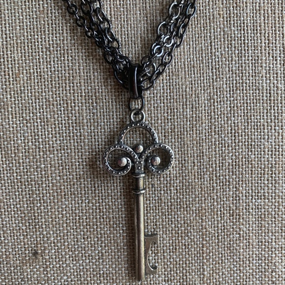 Vintage Silver Tone Key on Gunmetal Triple Chain - Handmade Key Necklace - Picture 2 of 5
